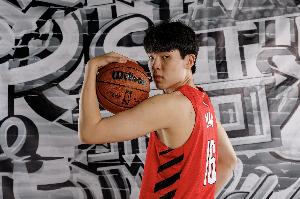 世俱杯-美记：杨瀚森是夏联表现最好的大个子 他的传球&amp;预判让我眼前一亮