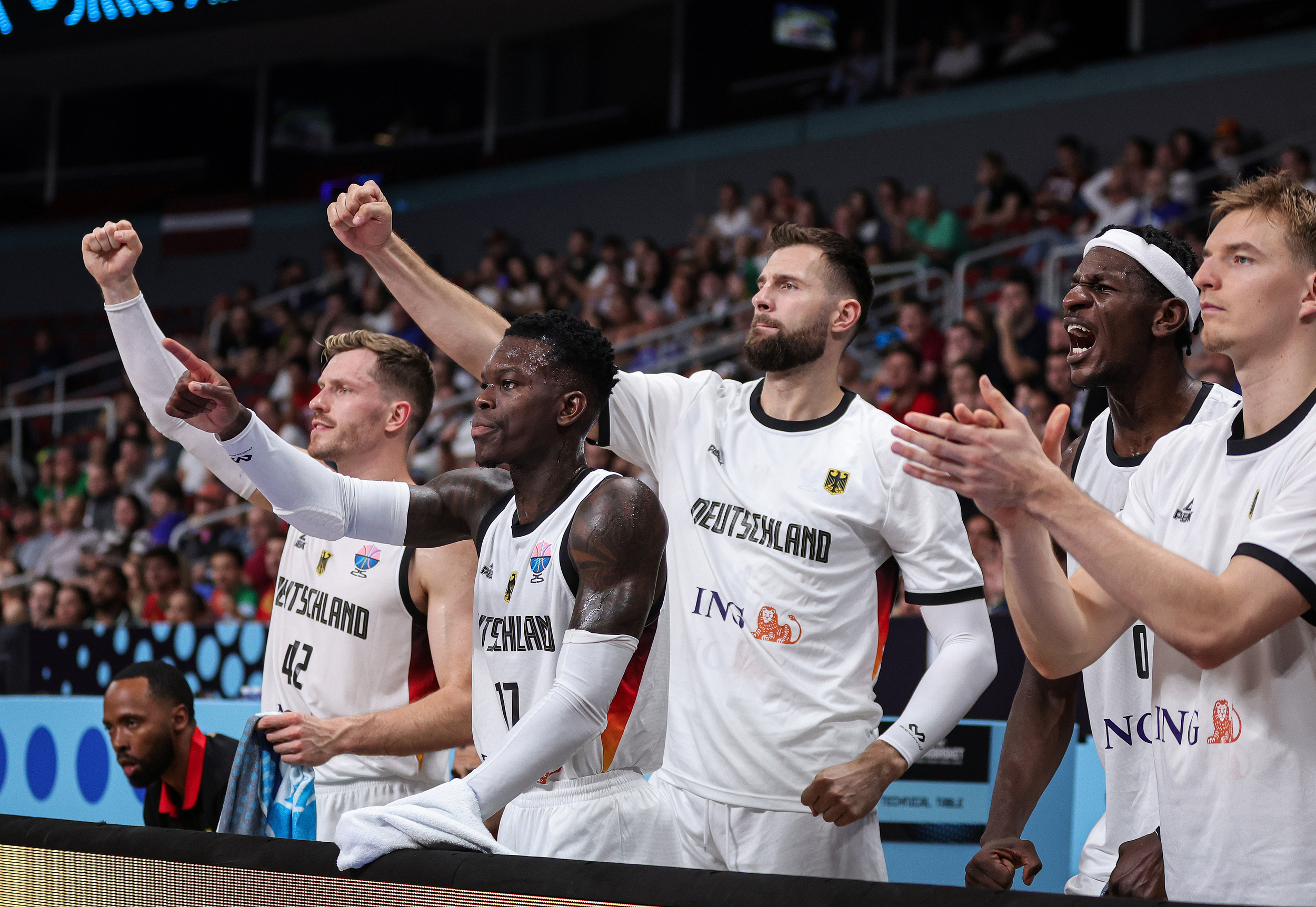 男篮欧洲杯半决赛德国vs芬兰首发：施罗德、小瓦PK马卡